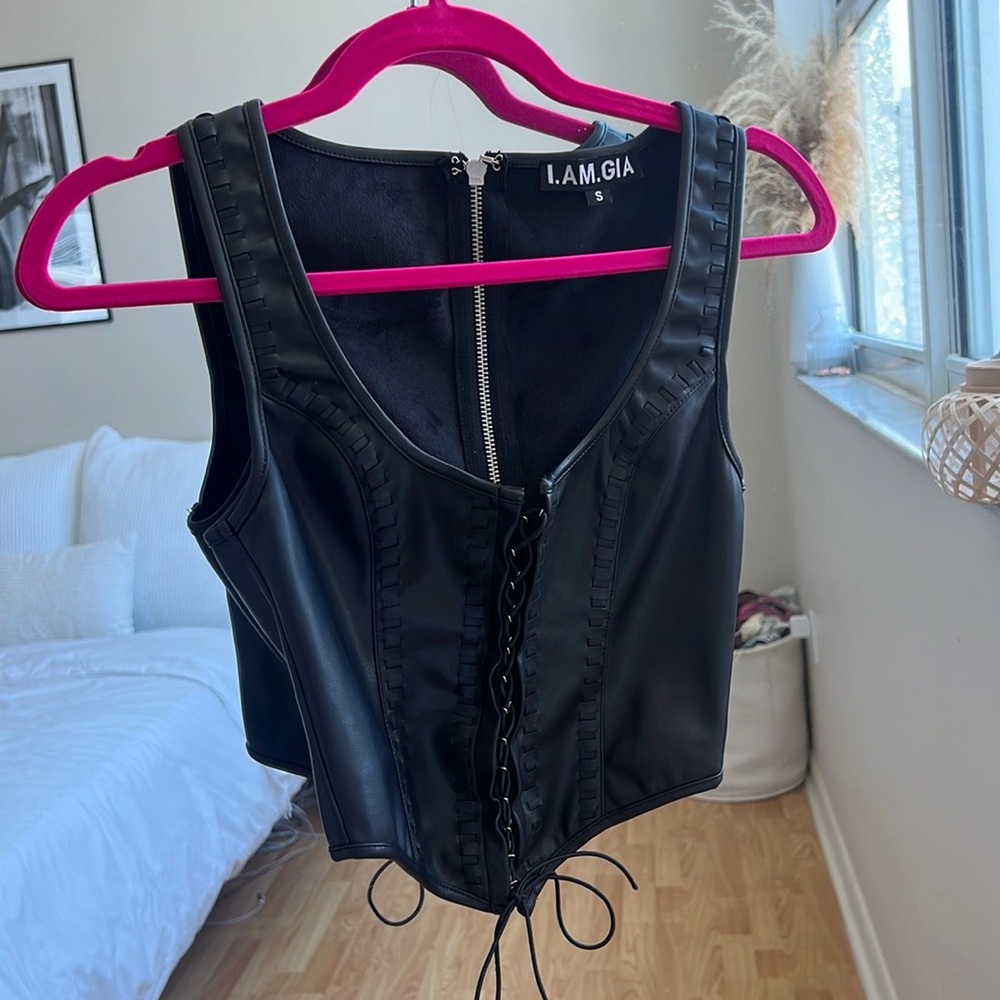 I am gia leather corset size sm, worn once